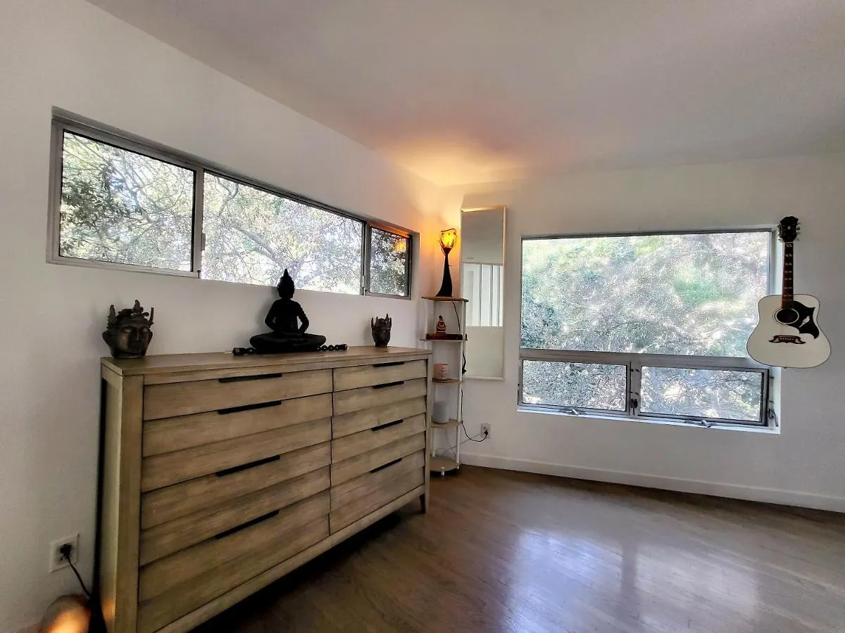 Shanti Om Retreat In Beverly Hills США